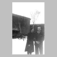 062-0013 Hoferbe Kurt Marquardt im Winter 1943-44 mit seiner Cousine Kaethe Burbil aus Koenigsberg..jpg